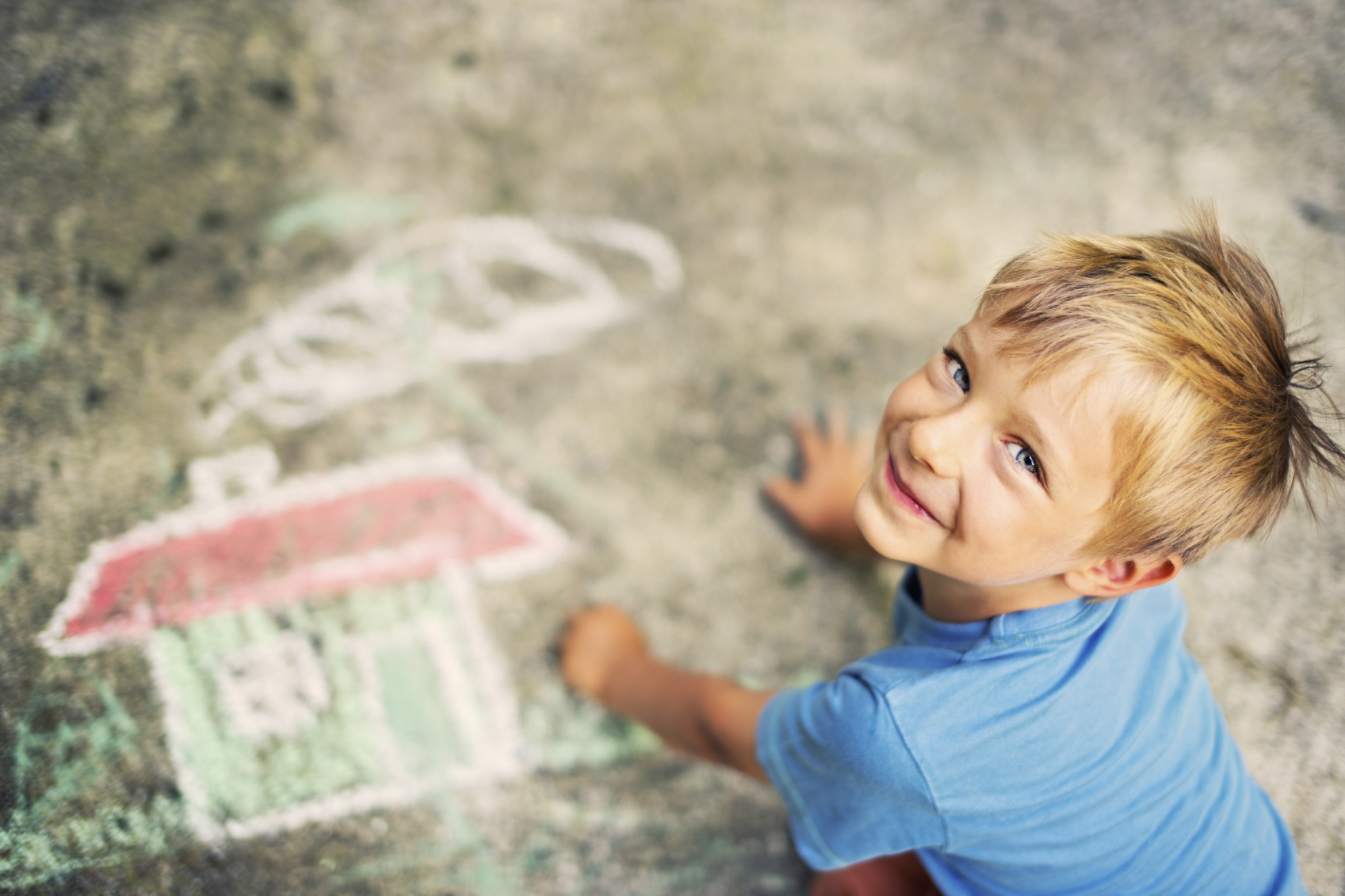 Boy-drawing-with-sidewalk-chalk